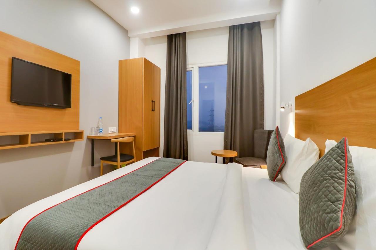 Готель Super Townhouse Jashn Chinhat Екстер'єр фото