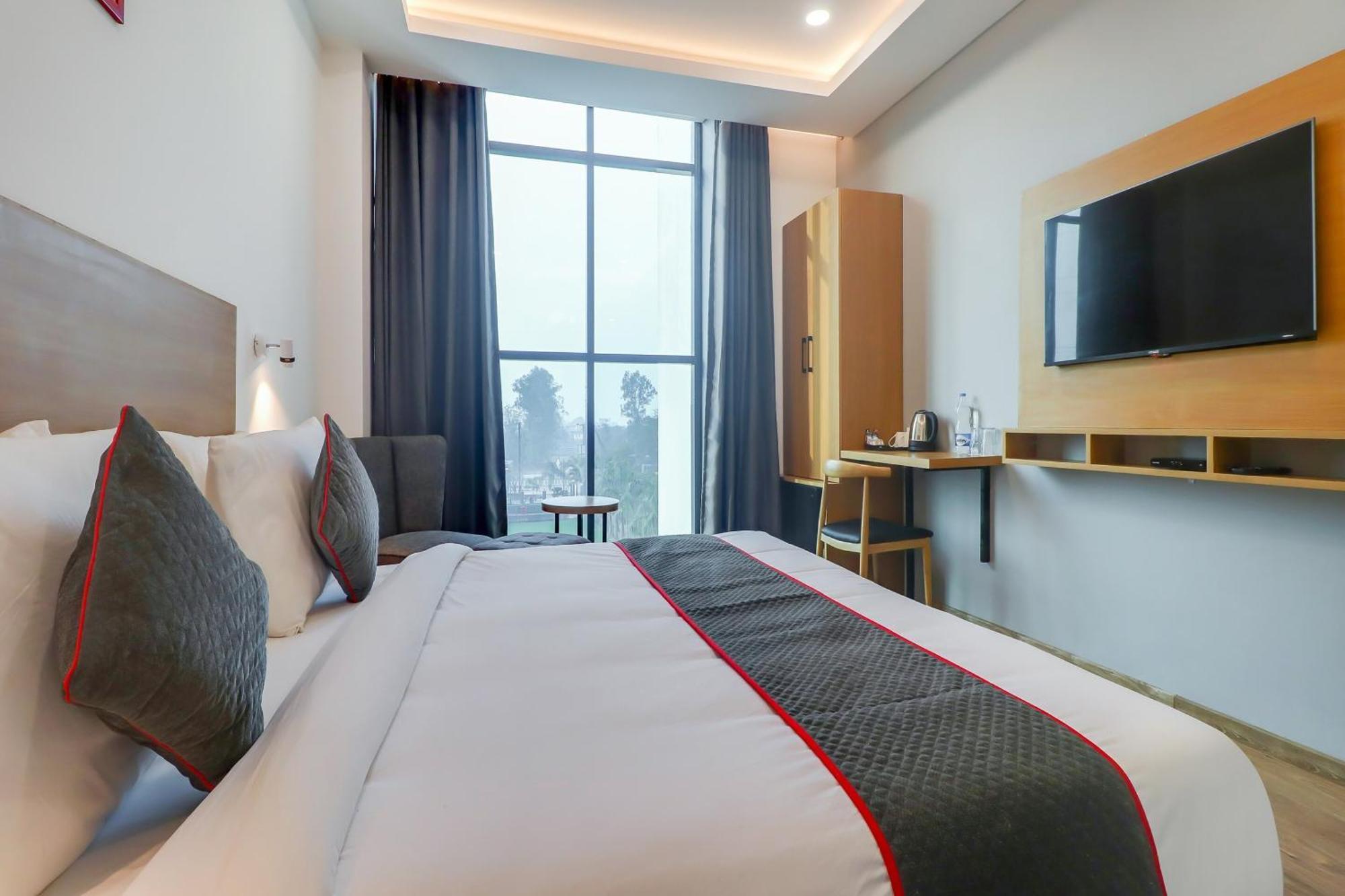 Готель Super Townhouse Jashn Chinhat Екстер'єр фото
