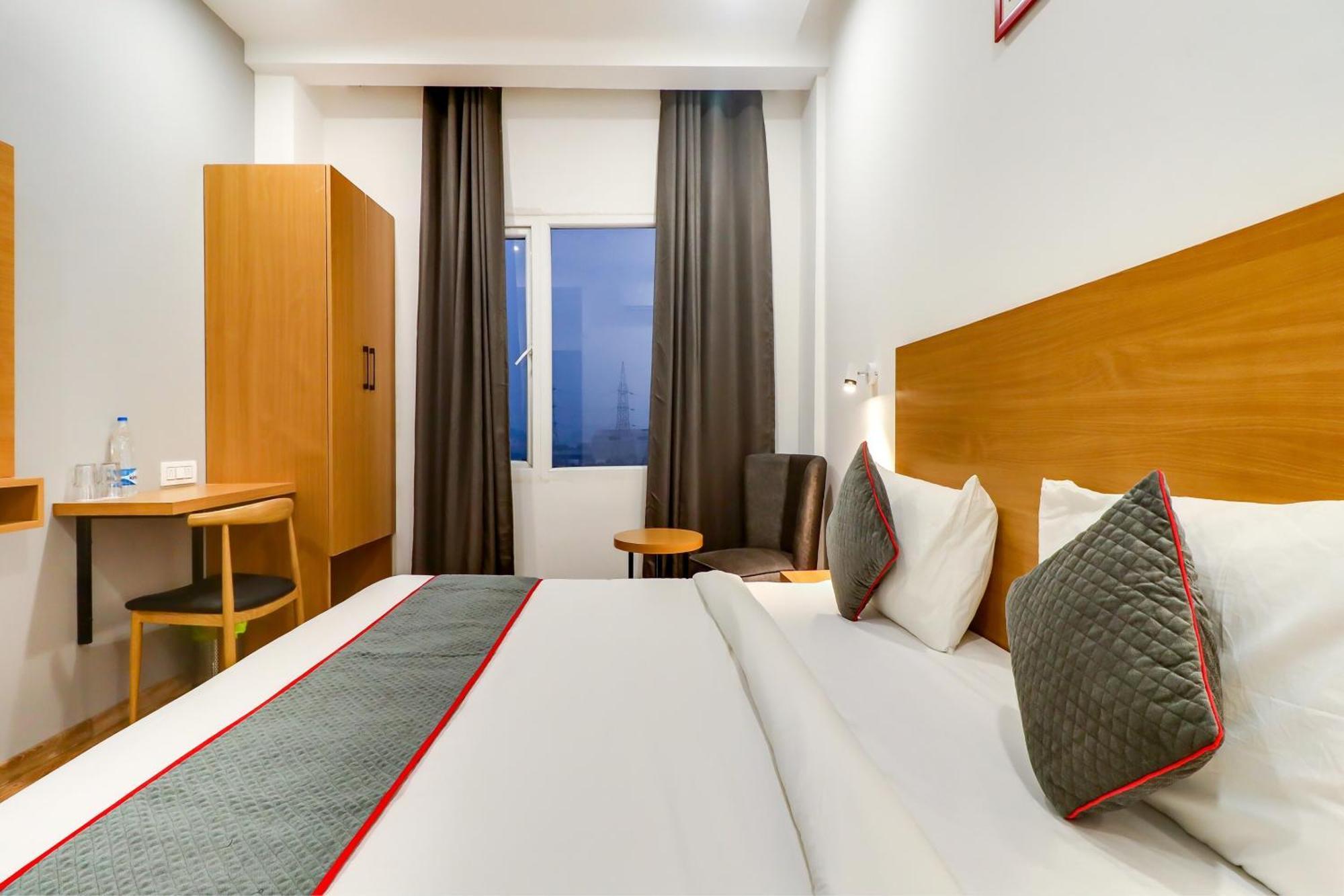 Готель Super Townhouse Jashn Chinhat Екстер'єр фото