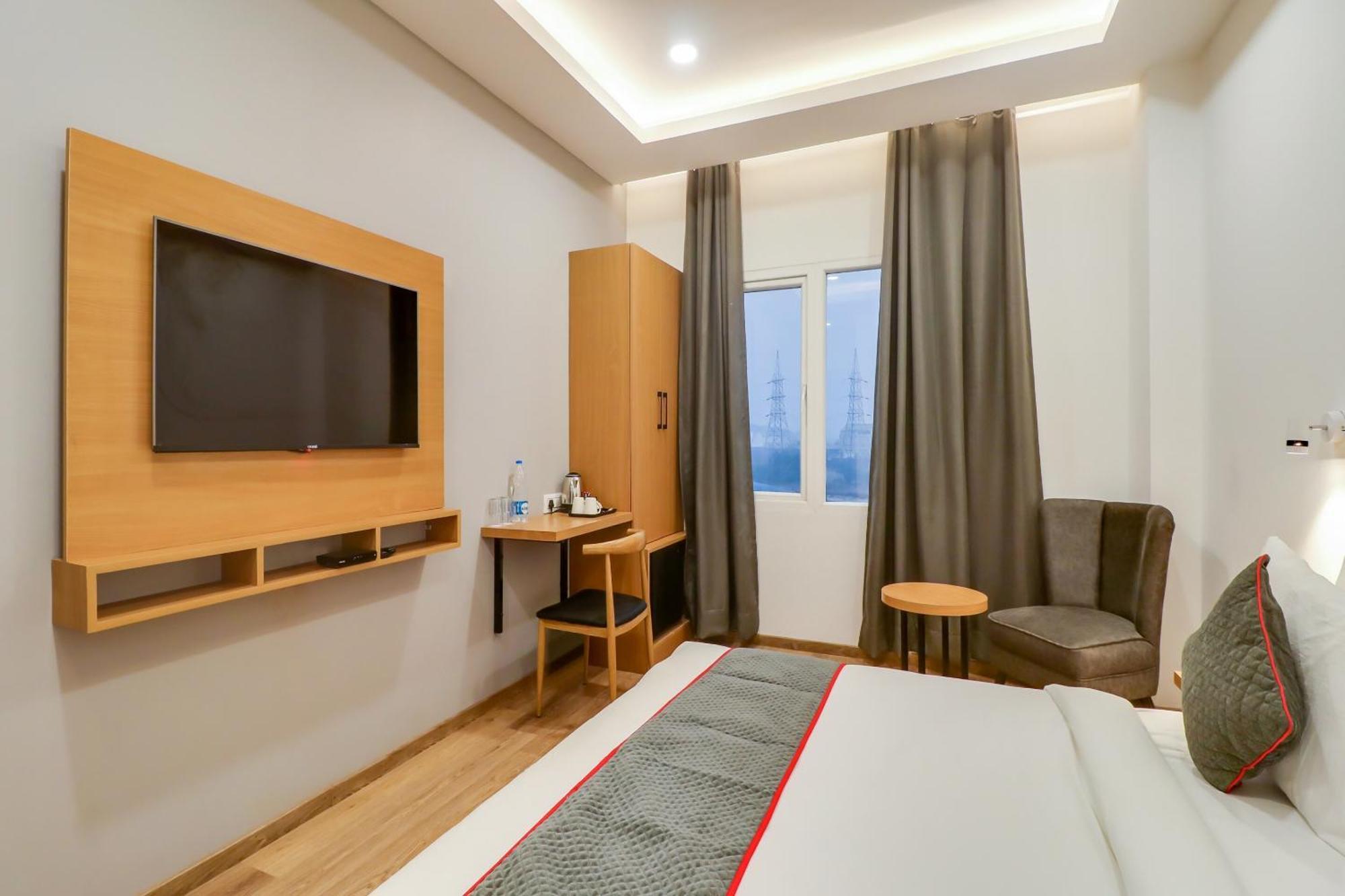 Готель Super Townhouse Jashn Chinhat Екстер'єр фото