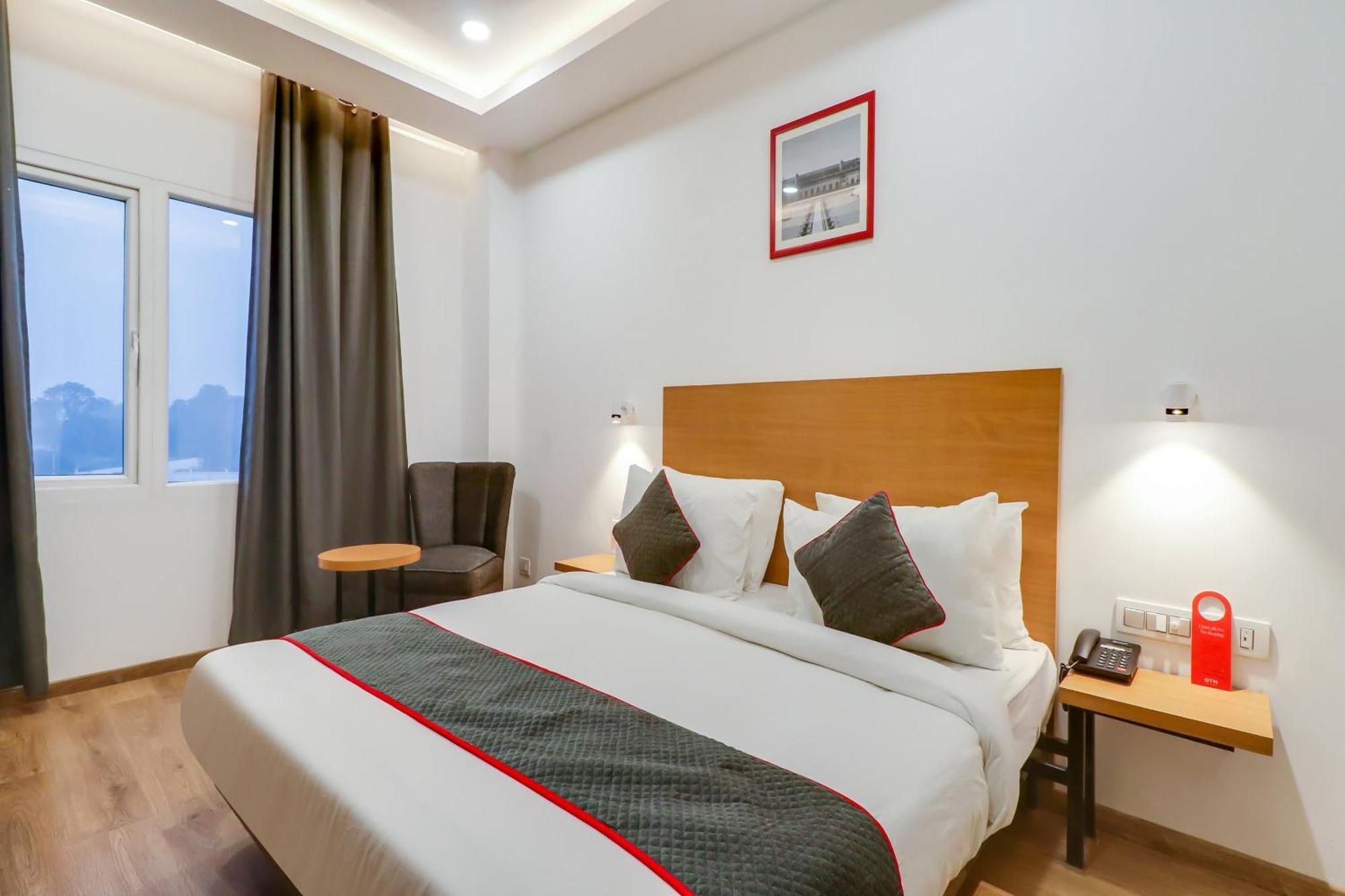 Готель Super Townhouse Jashn Chinhat Екстер'єр фото